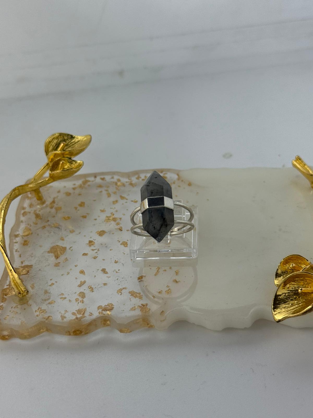 Anello a Punta Argento 925 con Quarzo Howlite – Pezzo Unico