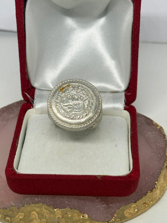 Anello sacrocuore astratto in argento 800