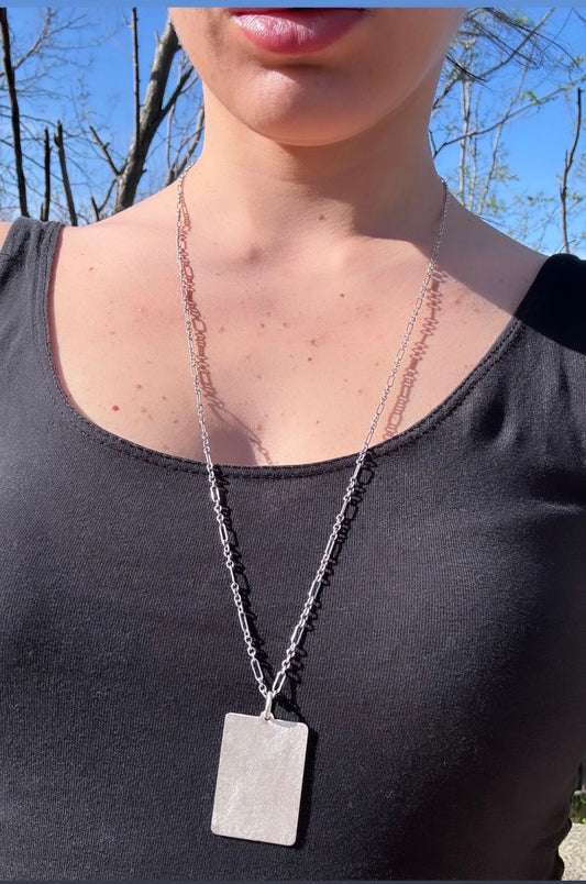 Collana targhetta satinata