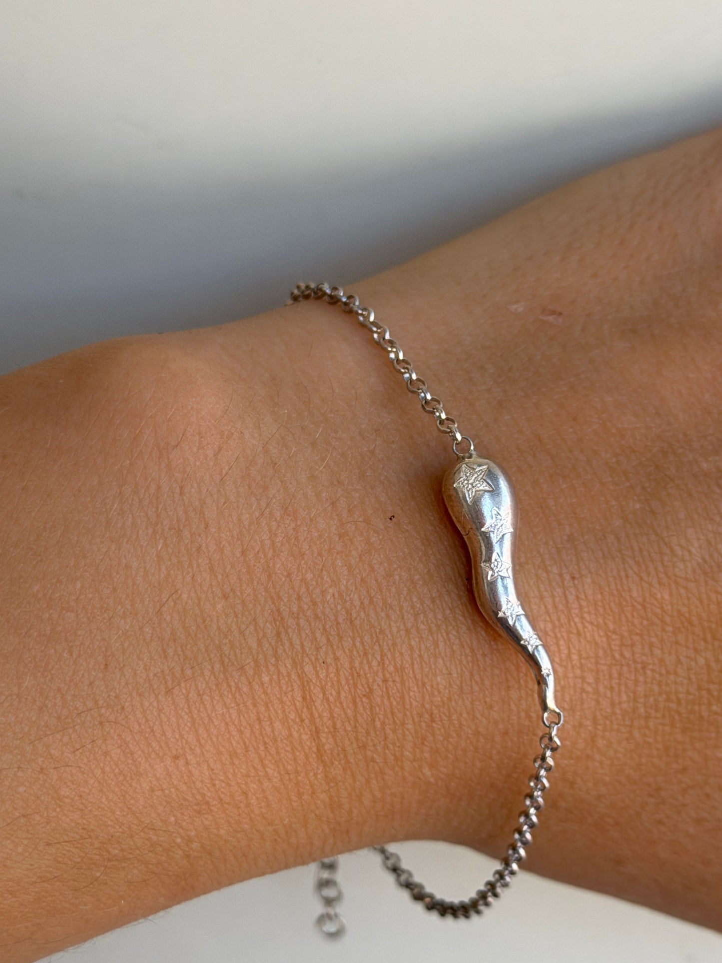 Bracciale in Argento 925 Corno con Stelle – Portafortuna Artigianale