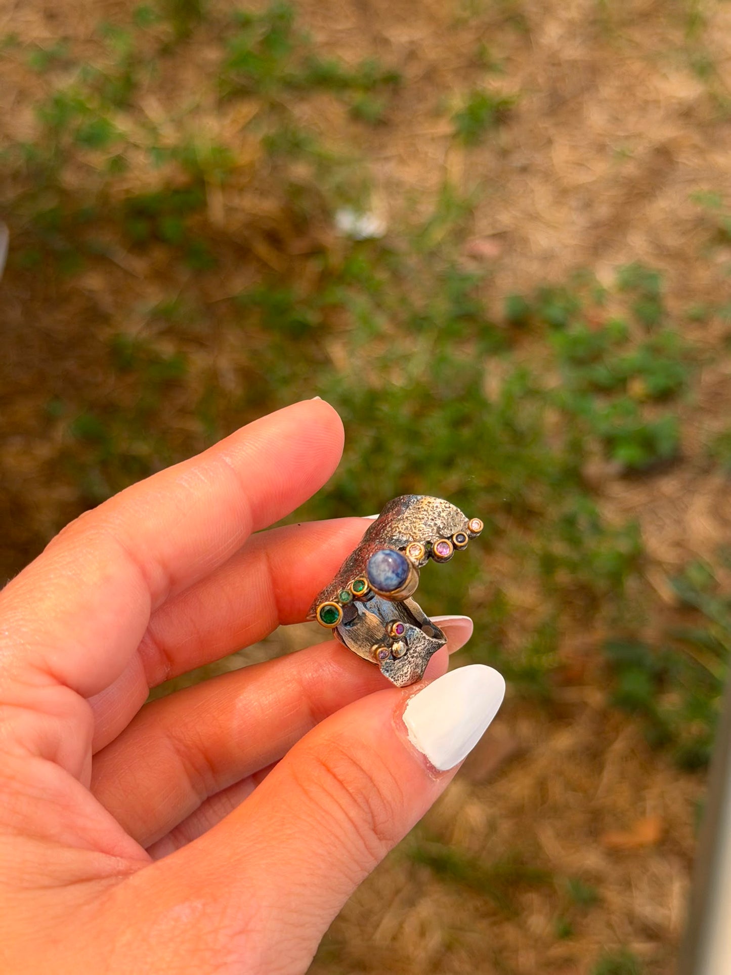 Anello a Fascia Larga in Argento 925 Brunito con Ametista, Smeraldo, Rubino e Zaffiro