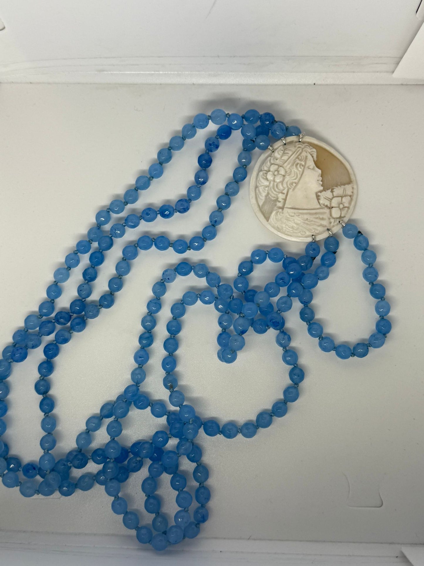 Collana Tre Fili Agata Blu con Cammeo Originale su Conchiglia – Dama Pezzo Unico