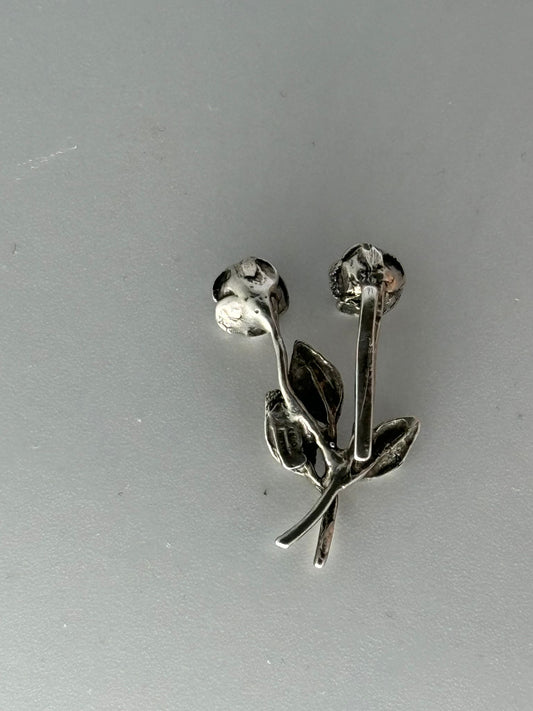 Spilla con fiori bruniti