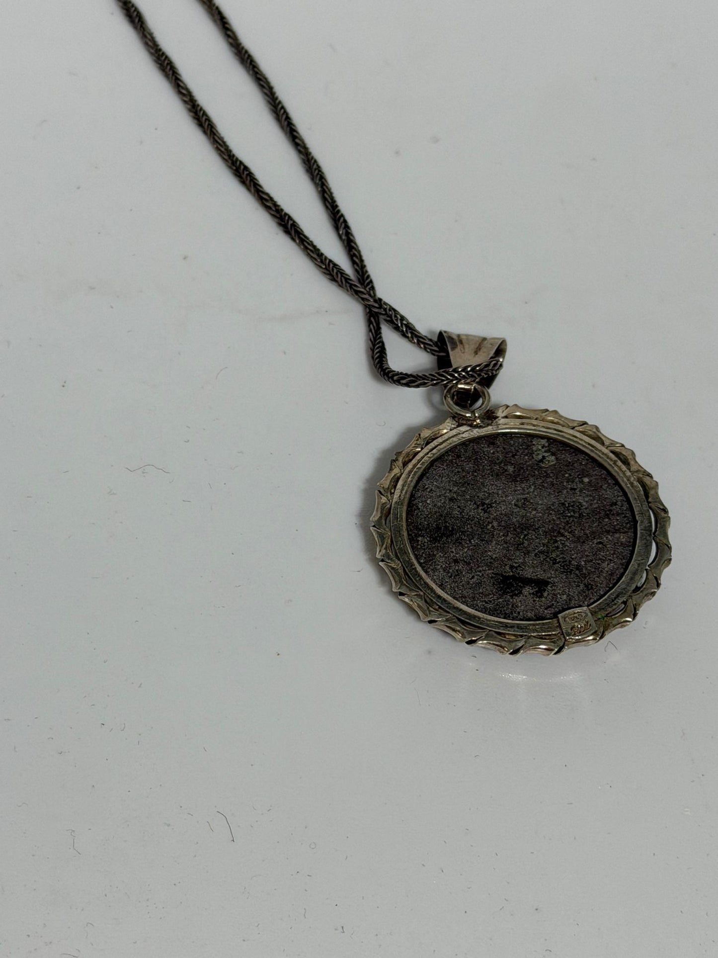 Collana in Argento 925 con Fiore Smaltato e Pietra Centrale – Gioiello Floreale
