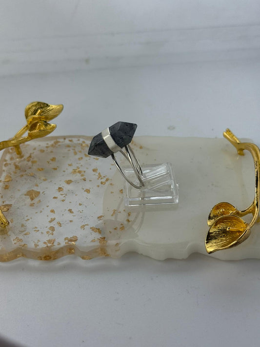 Anello a Punta Argento 925 con Quarzo Howlite – Pezzo Unico