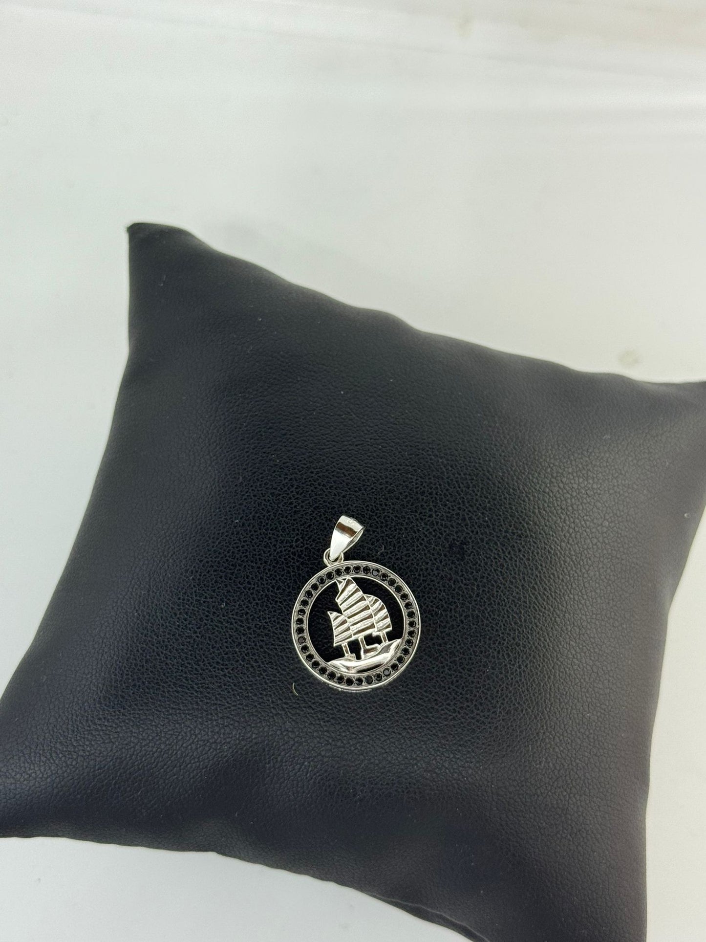 Collana Lunga Argento 925 con Ciondolo Veliero Zirconiato – Pezzo Unico