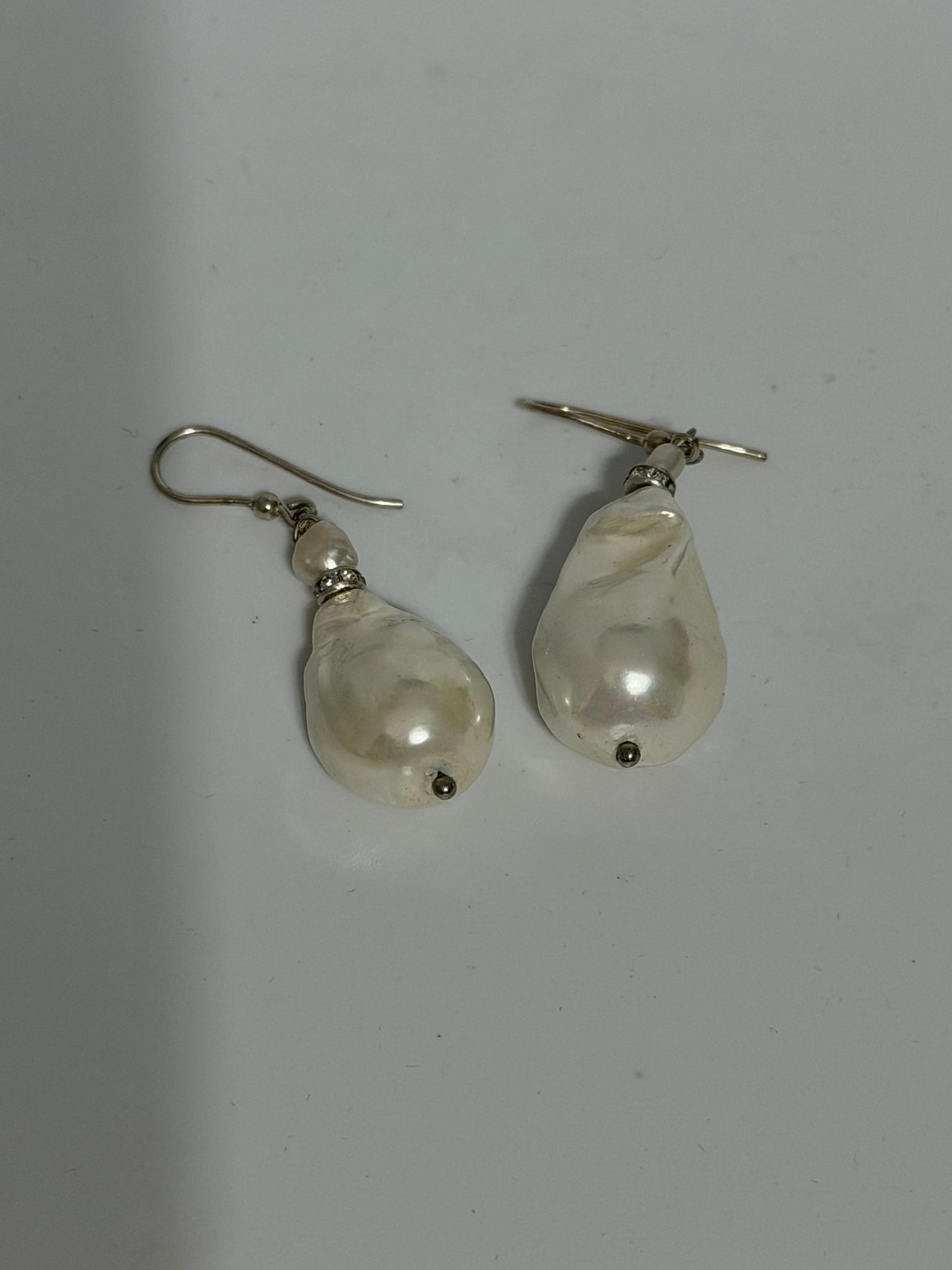 Orecchini in Argento 925 con Perla Scaramazza – Perla Barocca Naturale