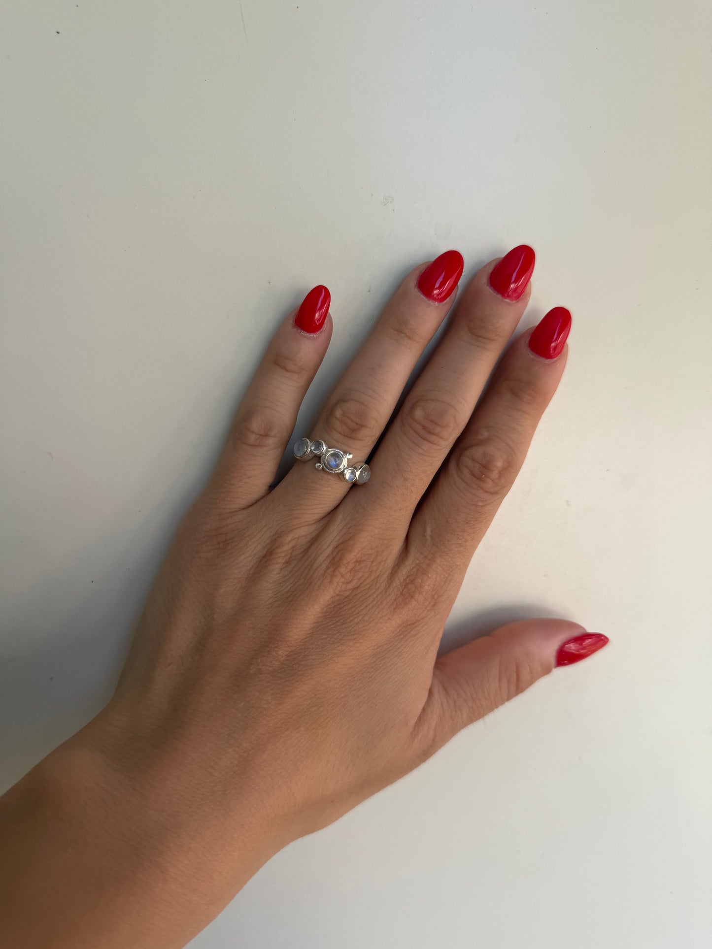 Anello in Argento 925 con Pietre di Luna – Luminoso e Mistico