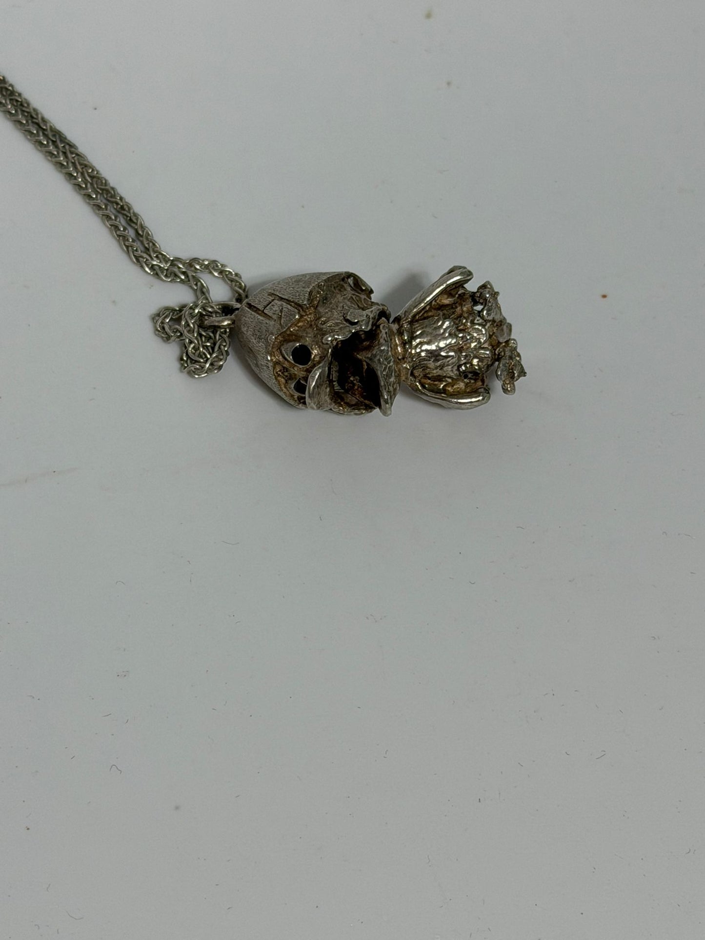 Collana in Argento 925 con Ciondolo Calimero Snodabile Smaltato – Pezzo da Collezione