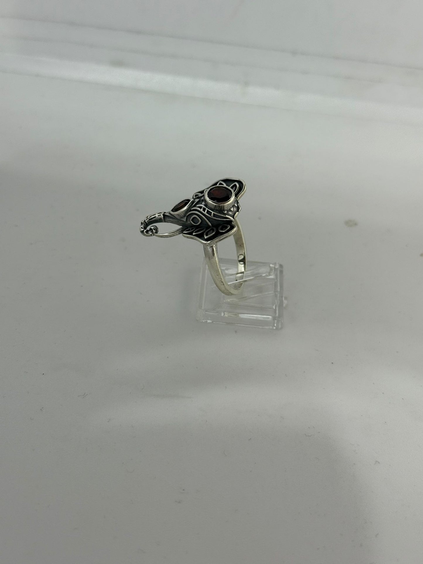 Anello in argento 925 elefante granato rosso