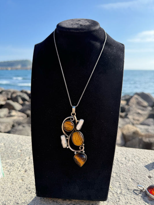 Collana Argento 925 con Grande Ciondolo Occhio di Tigre e Perle Scaramazze – Pezzo Unico