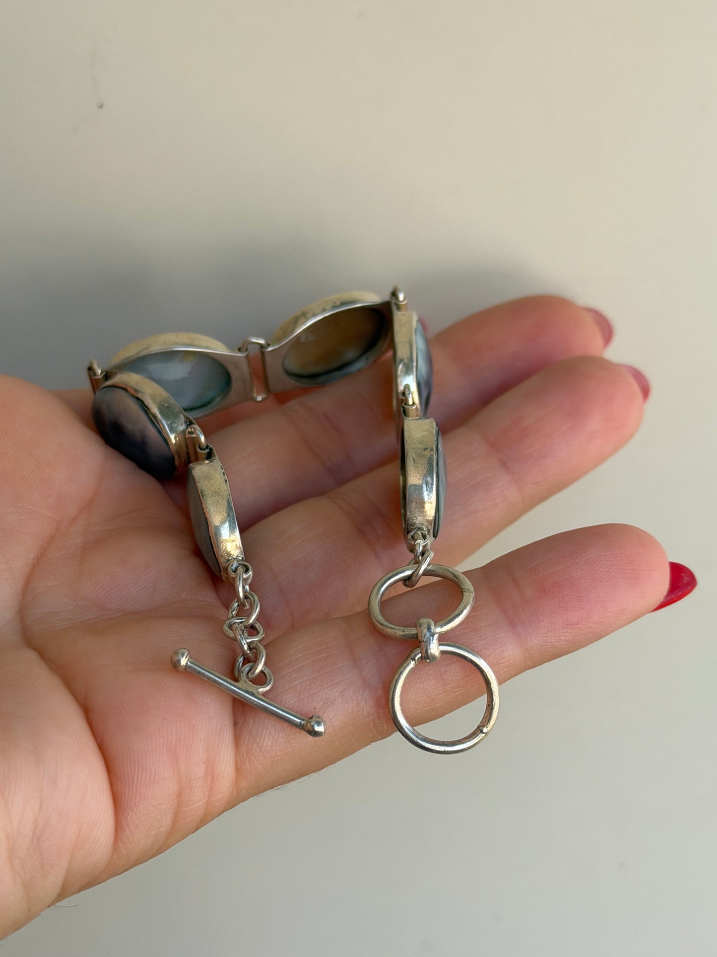 Bracciale in argento 925 con madreperla grigia – Pezzo unico artigianale