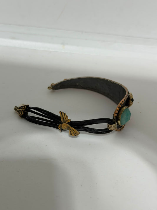 Bracciale semirigido in argento 925 e caucciù nero con serpente dorato e angelite – Artigianale