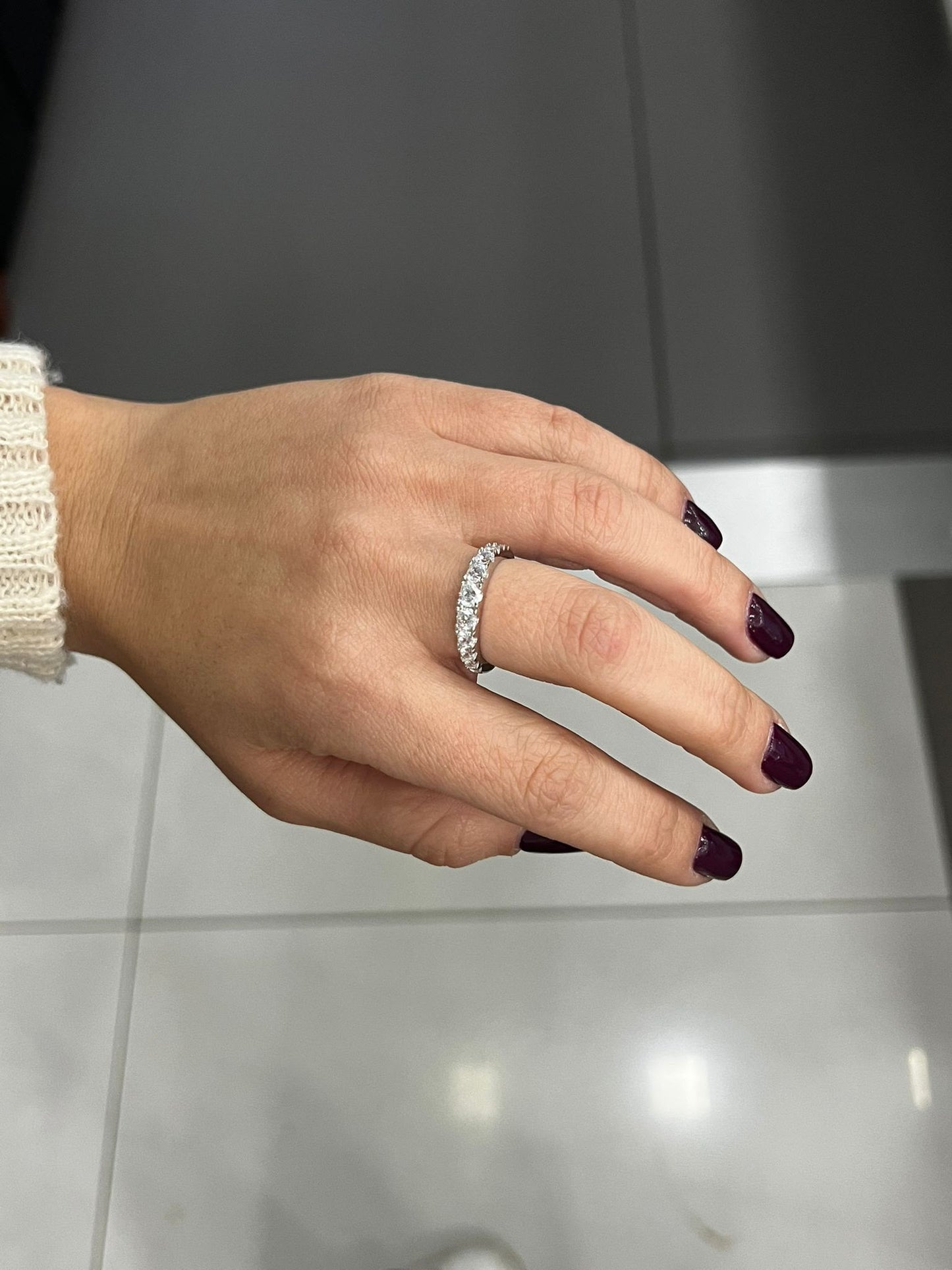 Anello a giro in argento 925 con pietre bianche