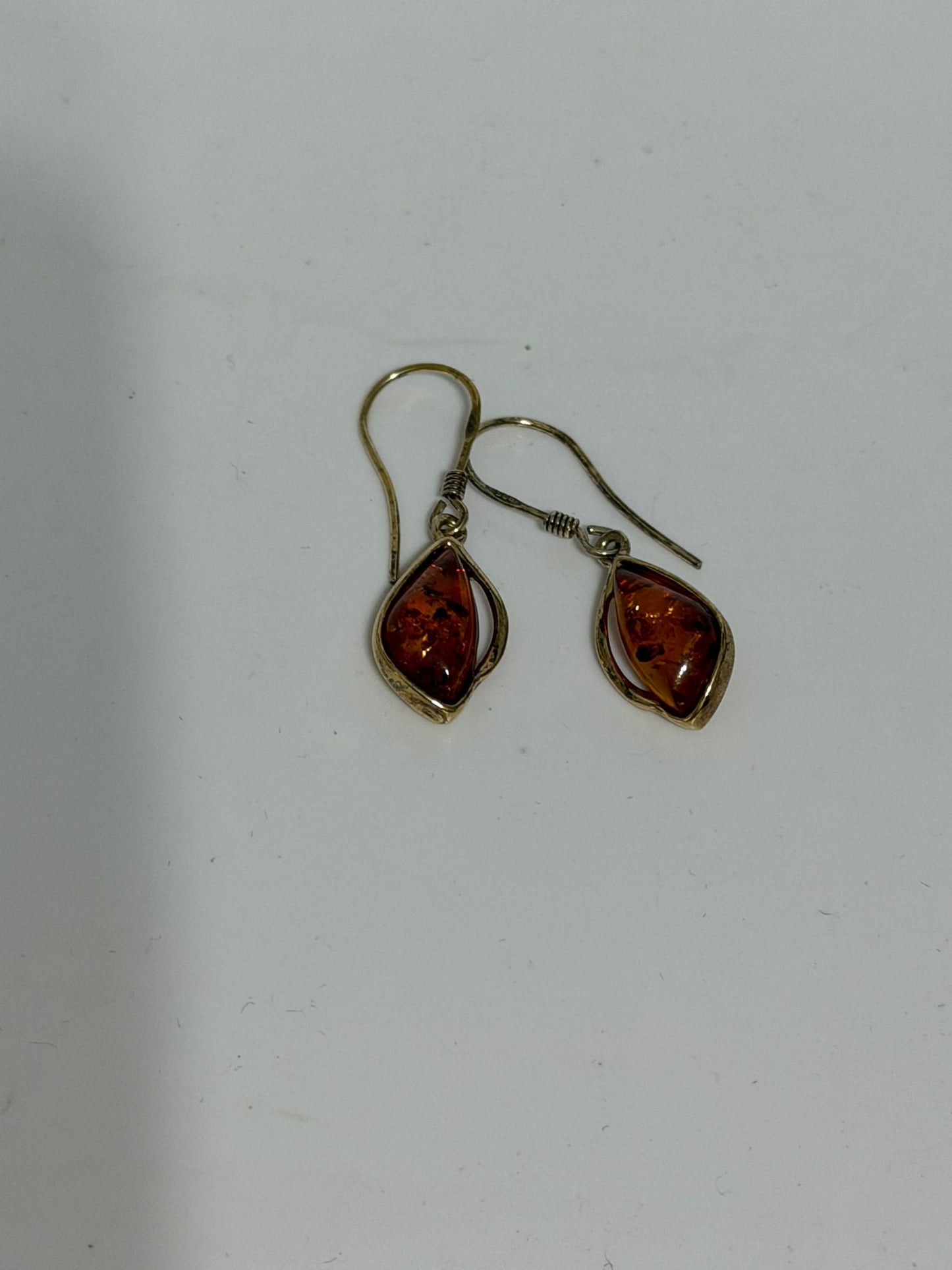 Orecchini Pendenti in Argento 925 con Pietra Ambra Naturale – Calore e Luce