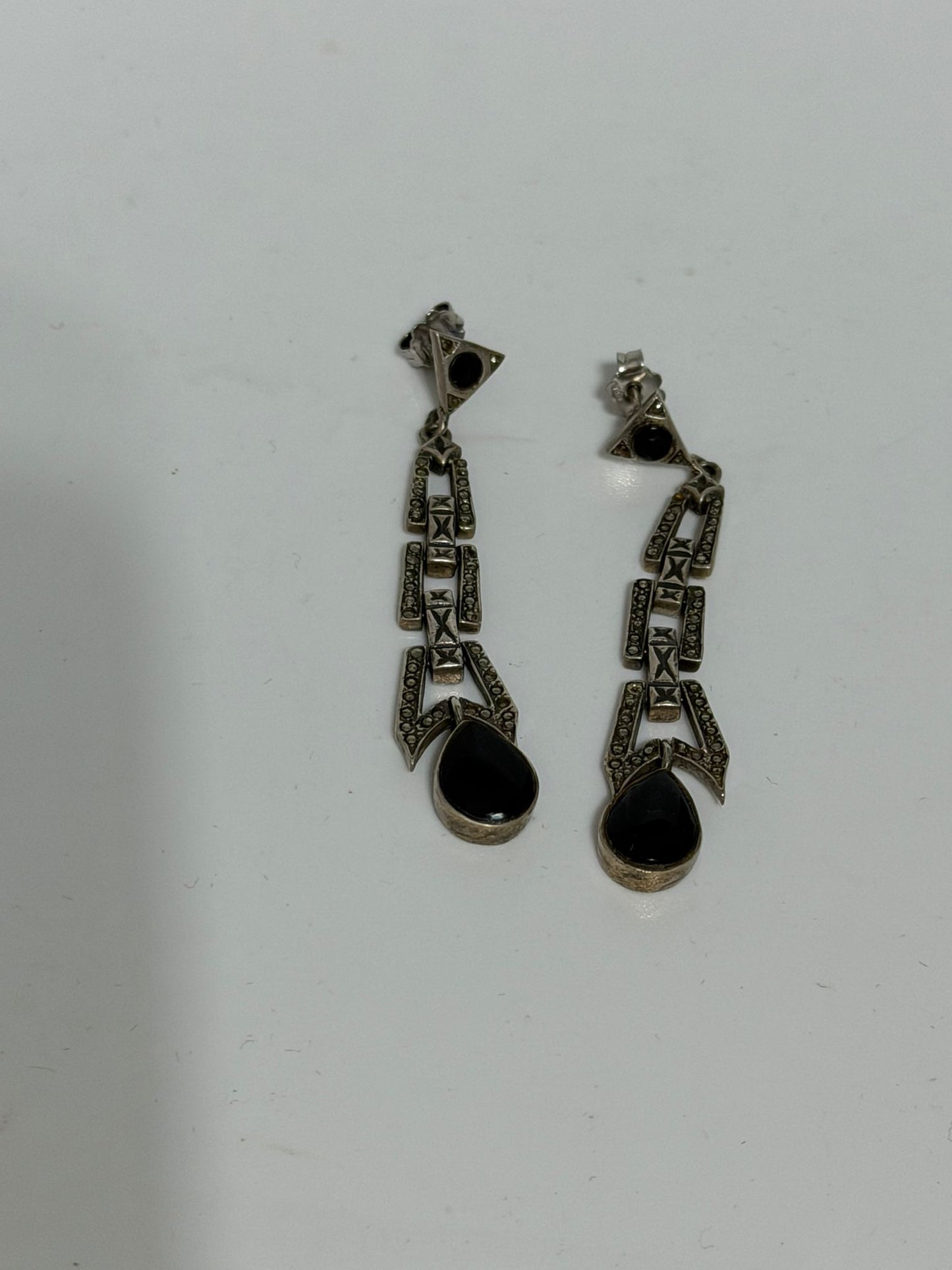 Orecchini Pendenti in Argento 925 con Onice Nero e Marcasiti – Eleganza Dark