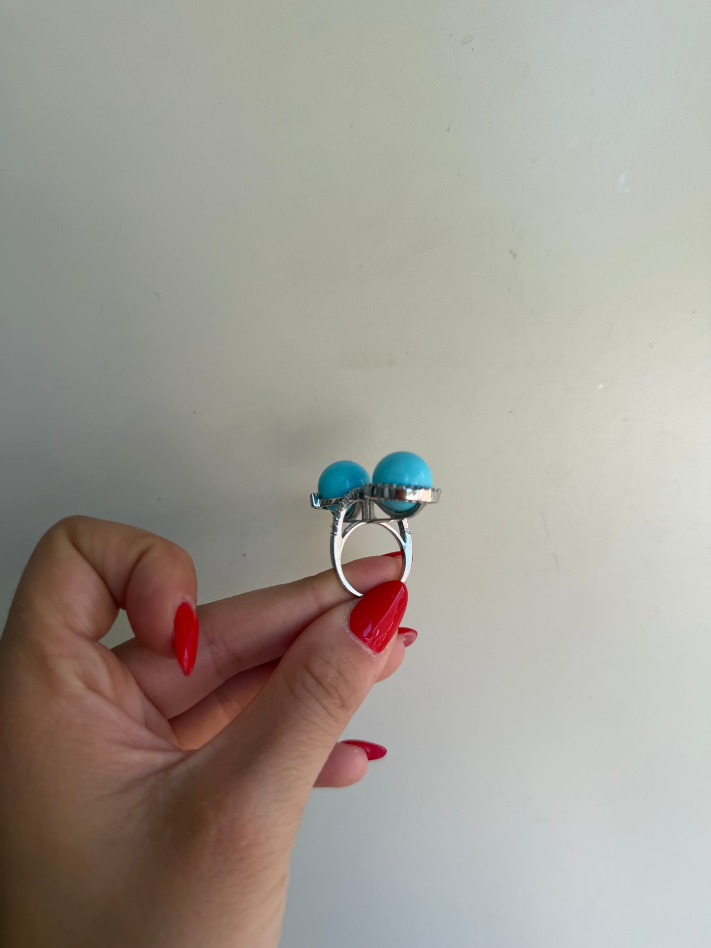 Anello in Argento 925 con Due Sfere di Turchese e Zirconi Bianchi