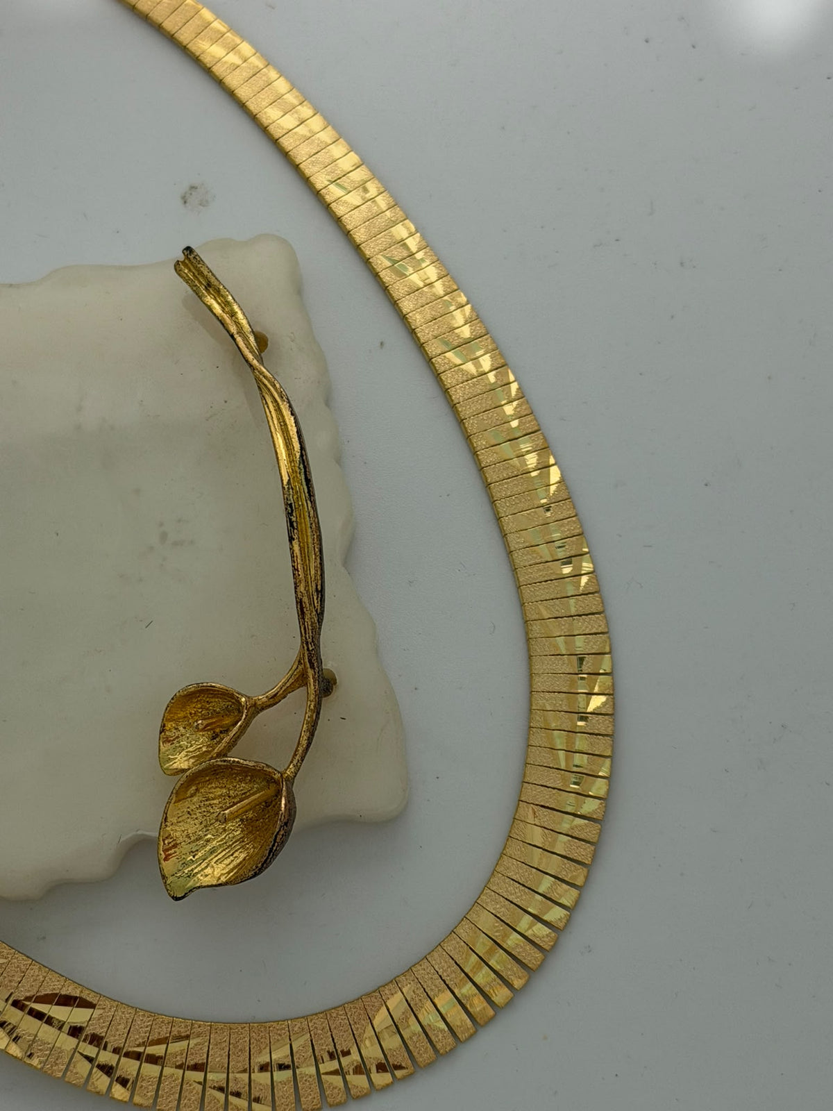 Collana semirigida in argento 925 dorato 18 kt con incisioni
