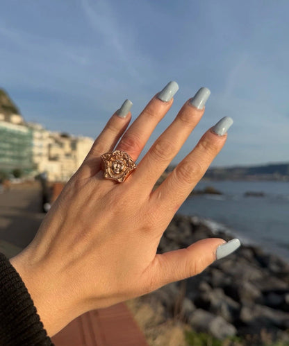 Anello Chavelier Medusa in Argento 925 Bagnato Oro Rosa con Zirconi – Regolabile