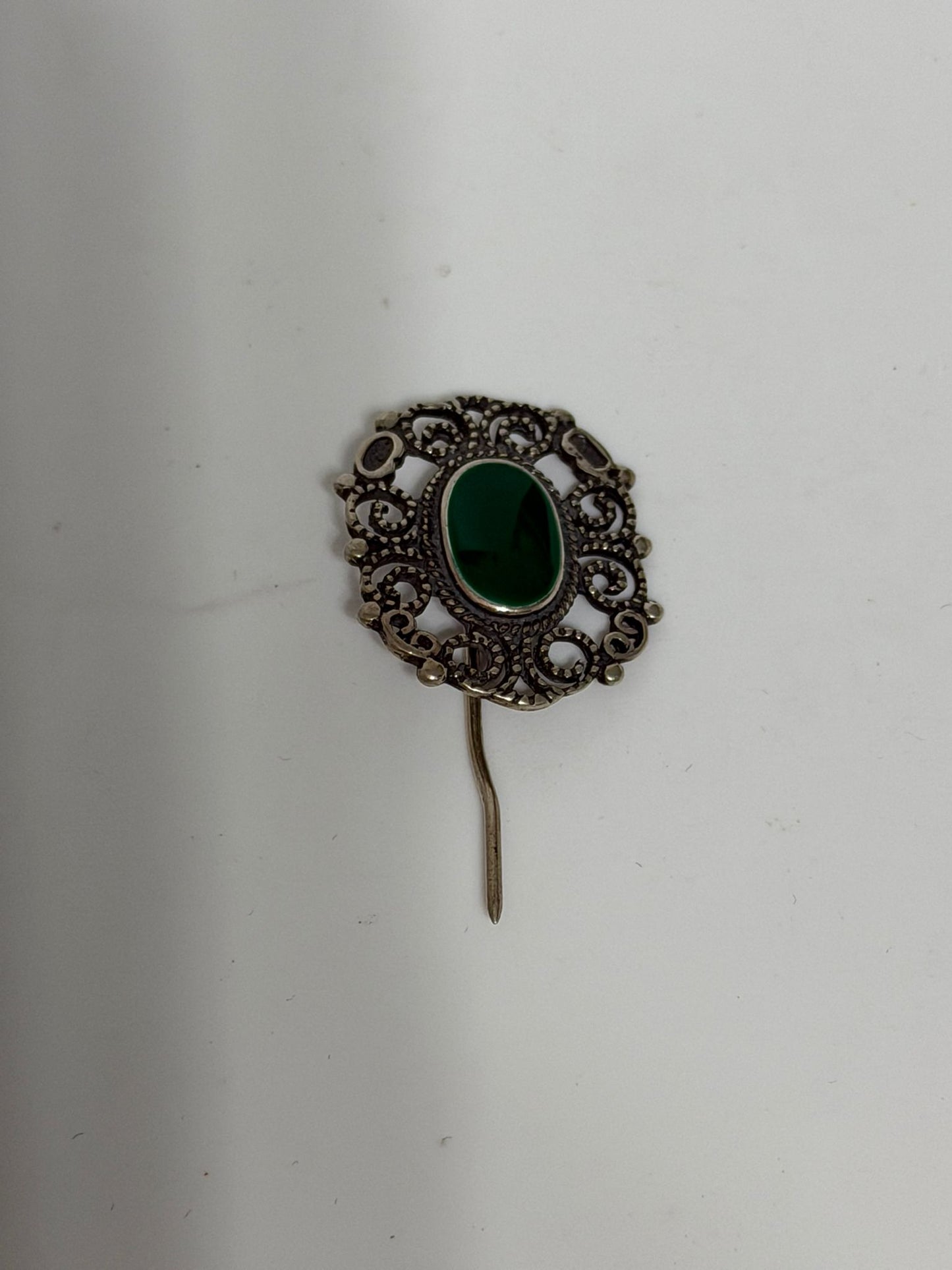Spilla in Argento 925 con Pietra Giada Verde – Accessorio Artigianale Prezioso