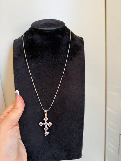Collana in Argento 925 con Croce, Perle Bianche e Pietre di Granato Rosso – Gioiello Sacro