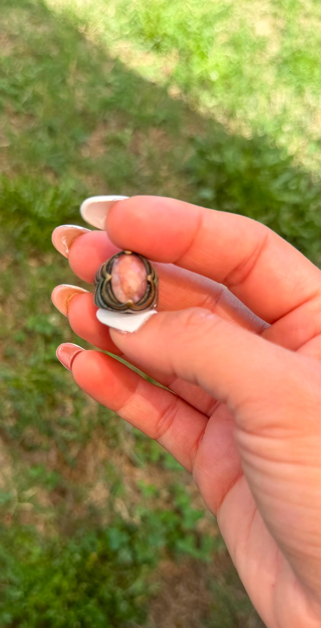 Anello in Argento 925 e Bronzo con Pietra Radice di Rubino – Taglio Sfaccettato