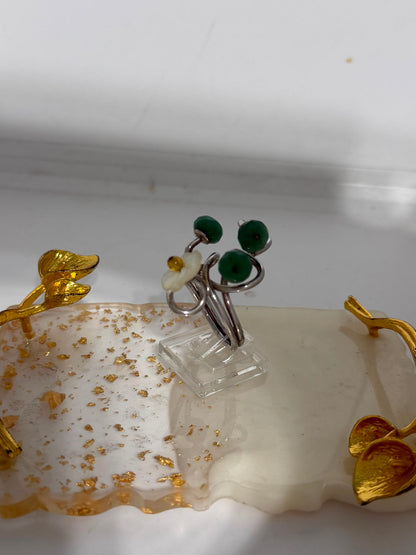Anello Fiore in Argento 925 con Madreperla e Petali di Giada Verde – Pezzo Unico