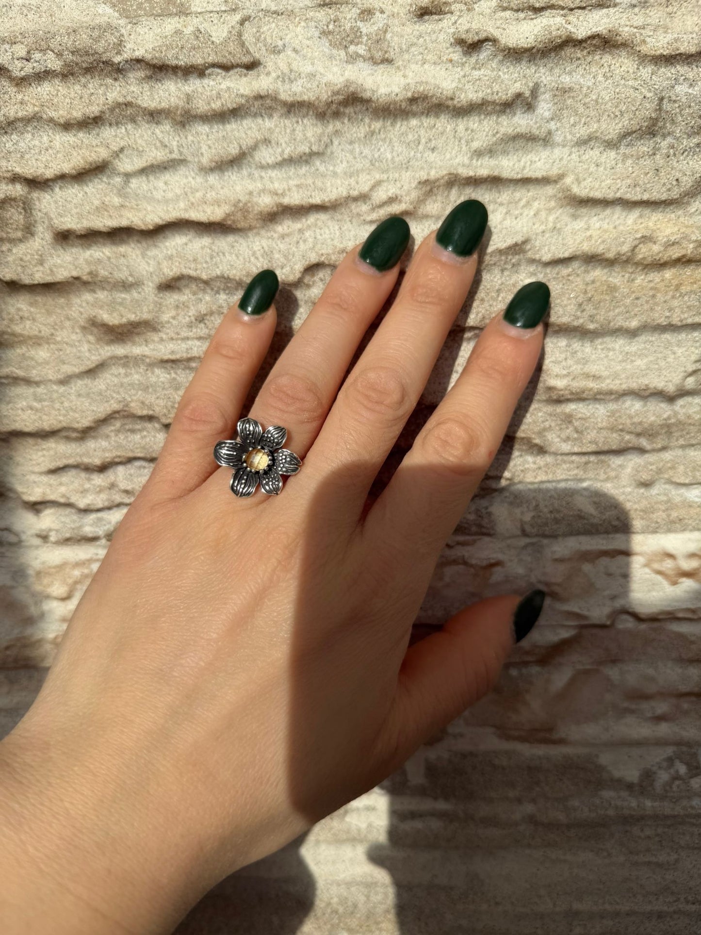 Anello Fiore Argento 925 con Pietra Centrale Gialla | Regolabile | Pezzo Unico