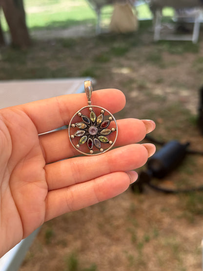 Collana in Argento 925 con Fiore e Pietre Naturali Multicolor – Pezzo Unico Artigianale