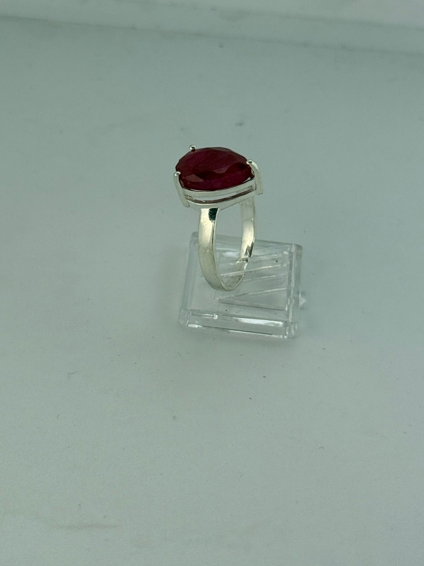 Anello in argento 925 radice di rubino fuxia
