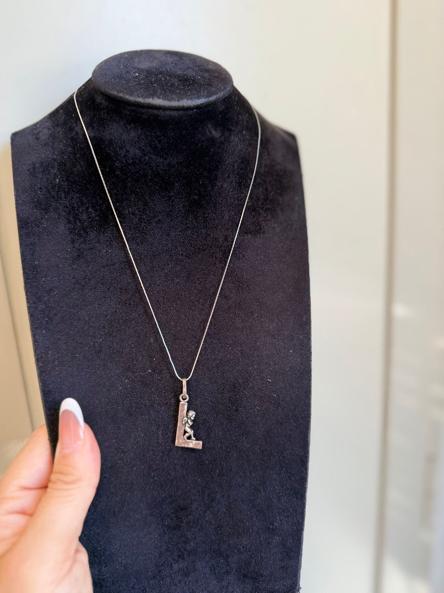 Collana in Argento 925 con Lettera L e Angelo – Regalo Significativo Personalizzato