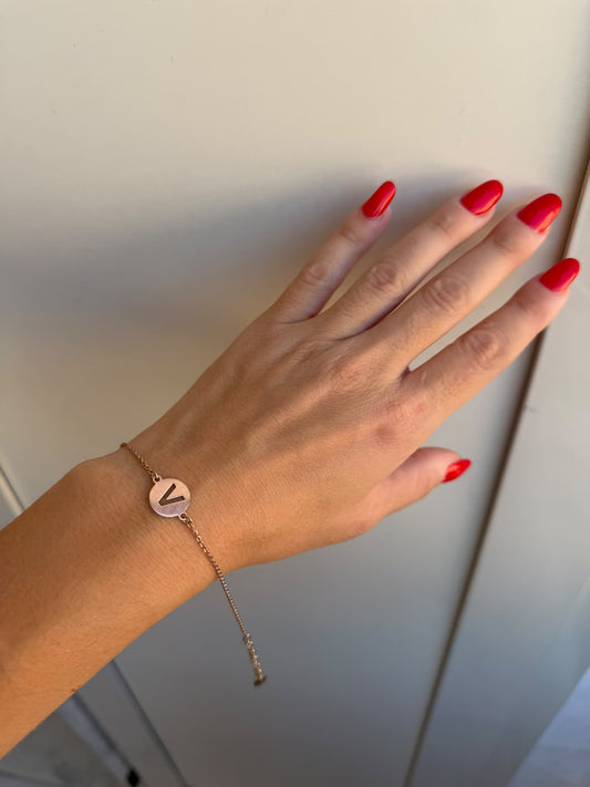 Bracciale in argento 925 e oro rosa con lettera V – Rue Des Mille – Pezzo Unico