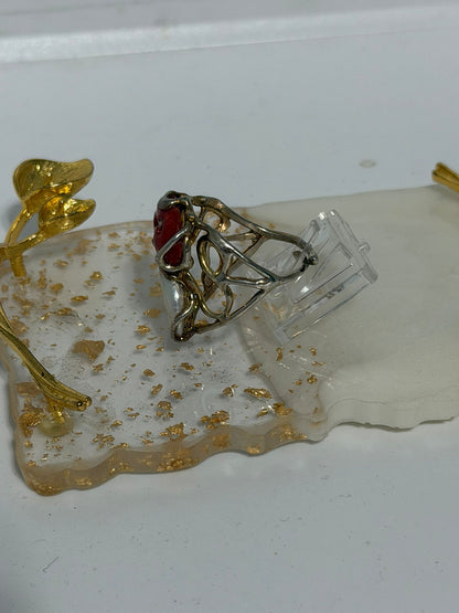 Anello in argento 925 bagnato nell'oro con perla scaramazza e corallo rosso