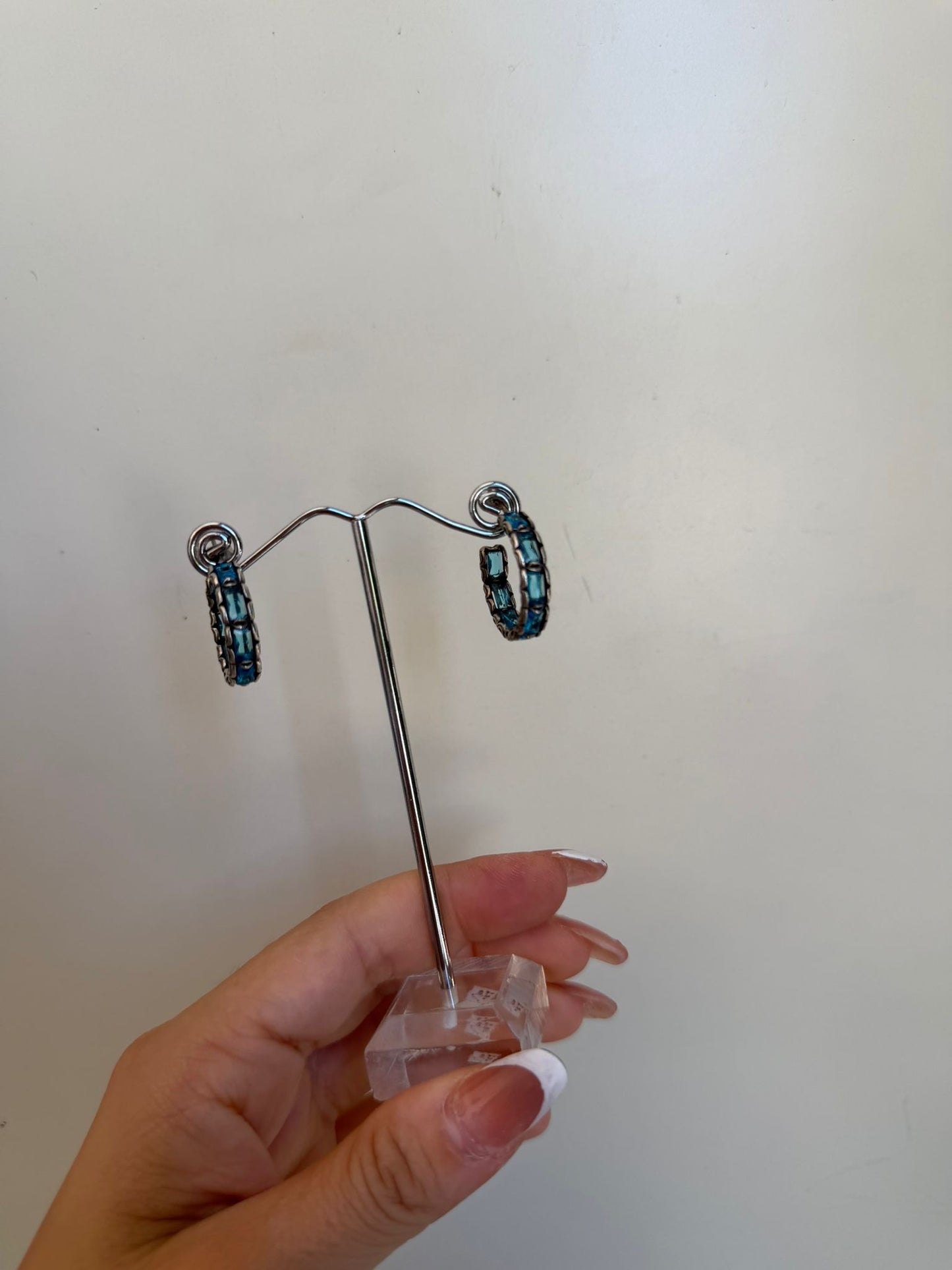 Orecchini a Cerchio in Argento 925 con Pietre Topazio Azzurro