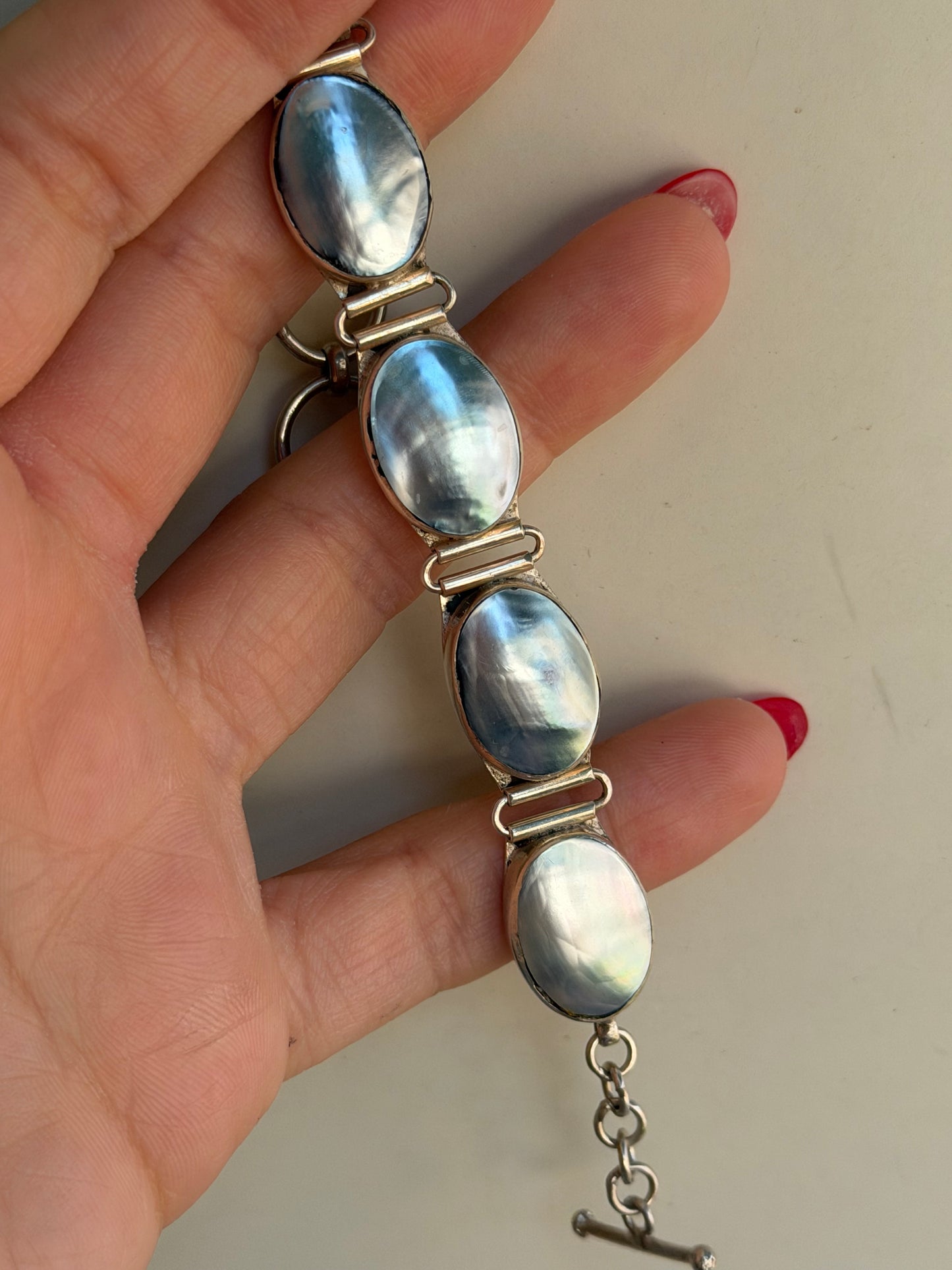 Bracciale in argento 925 con madreperla grigia – Pezzo unico artigianale