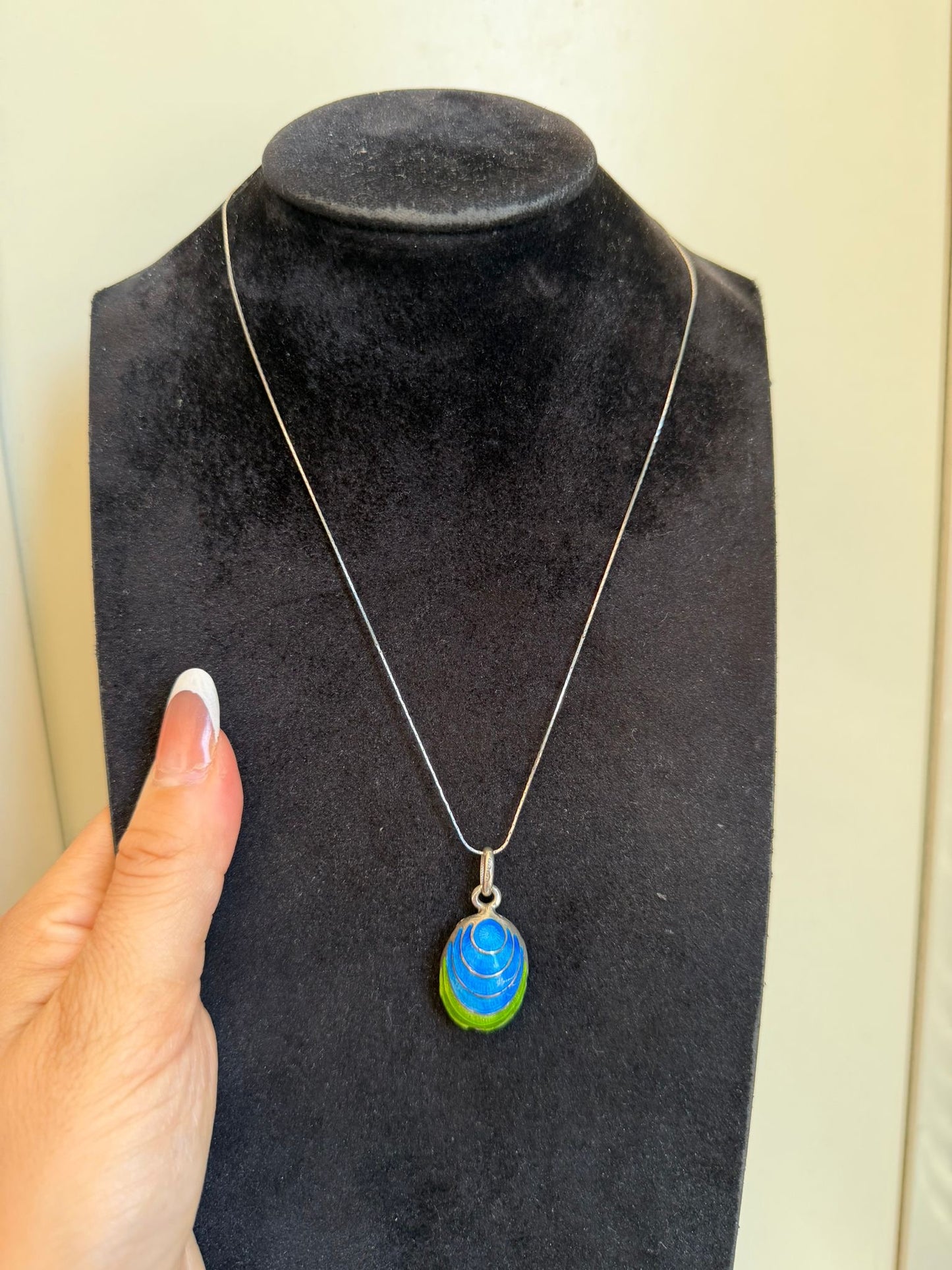 Collana in Argento 925 con Ciondolo Cozza Smaltata Azzurra e Verde – Gioiello Mare