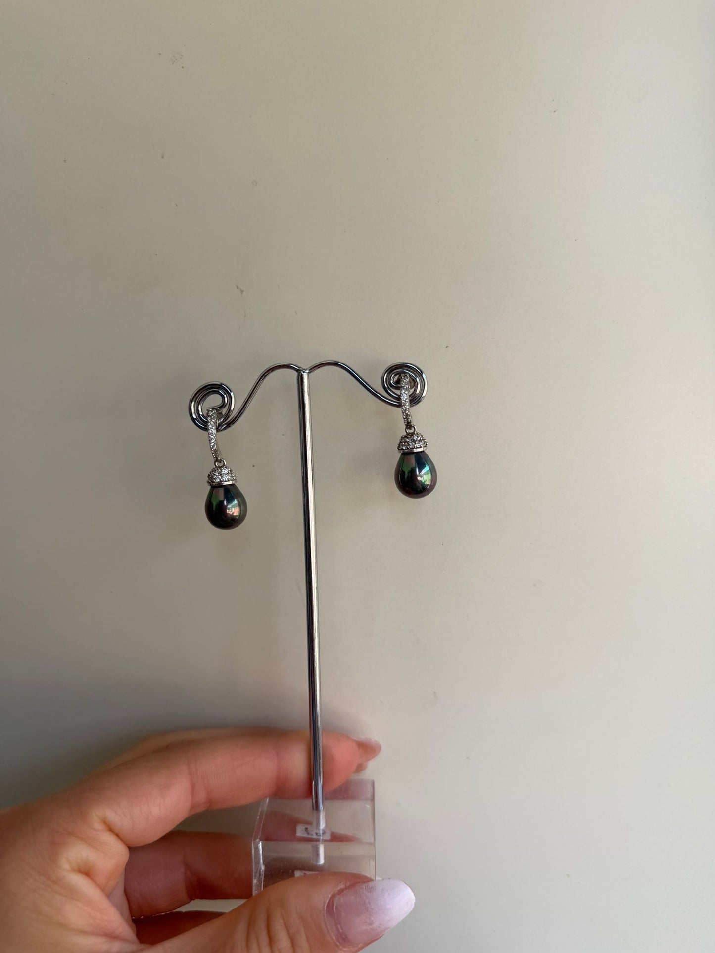 Orecchini in argento 925 con perle grigie