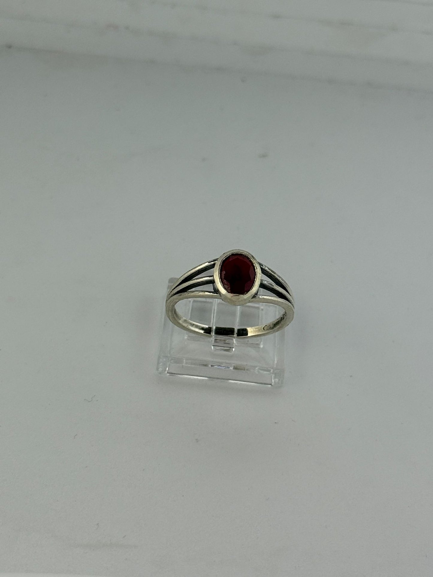 Anello in argento 925 granato rosso