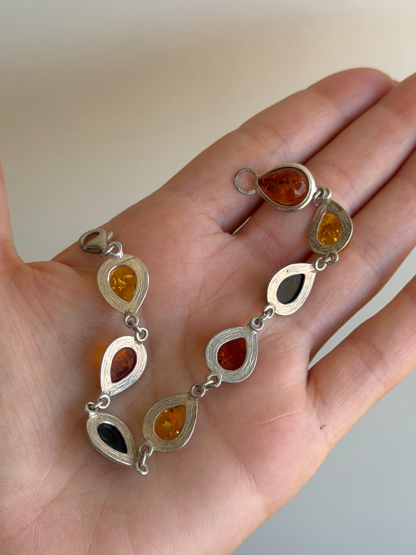 Bracciale in Argento 925 con Ambra Baltica a Tre Colori – Marrone, Gialla e Verde