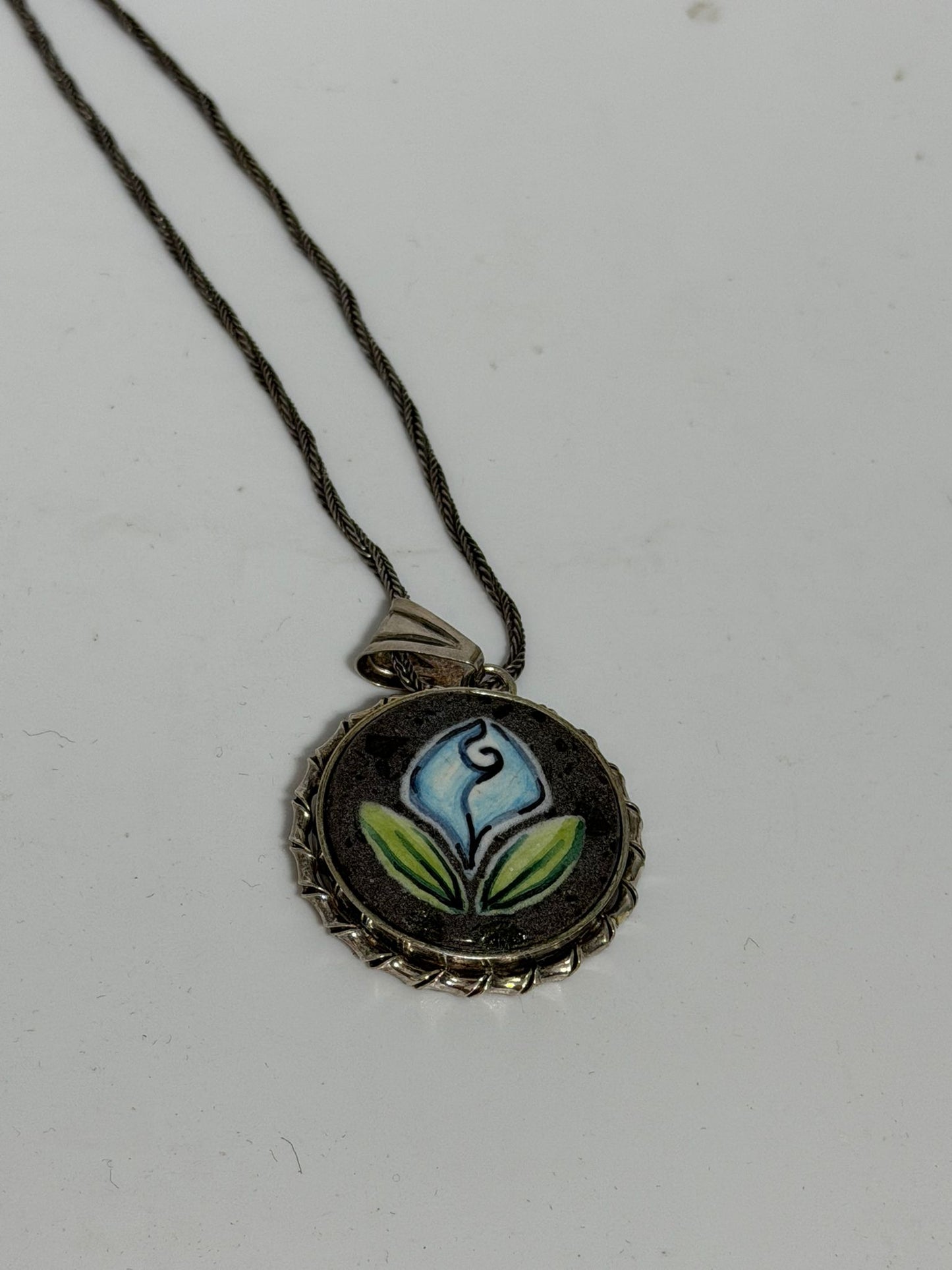 Collana in Argento 925 con Fiore Smaltato e Pietra Centrale – Gioiello Floreale
