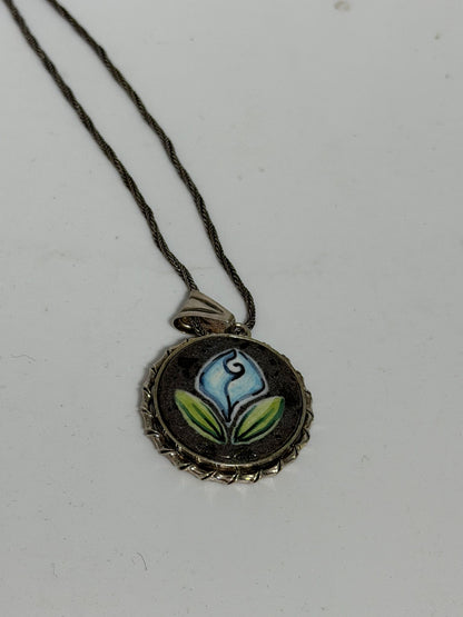Collana in Argento 925 con Fiore Smaltato e Pietra Centrale – Gioiello Floreale