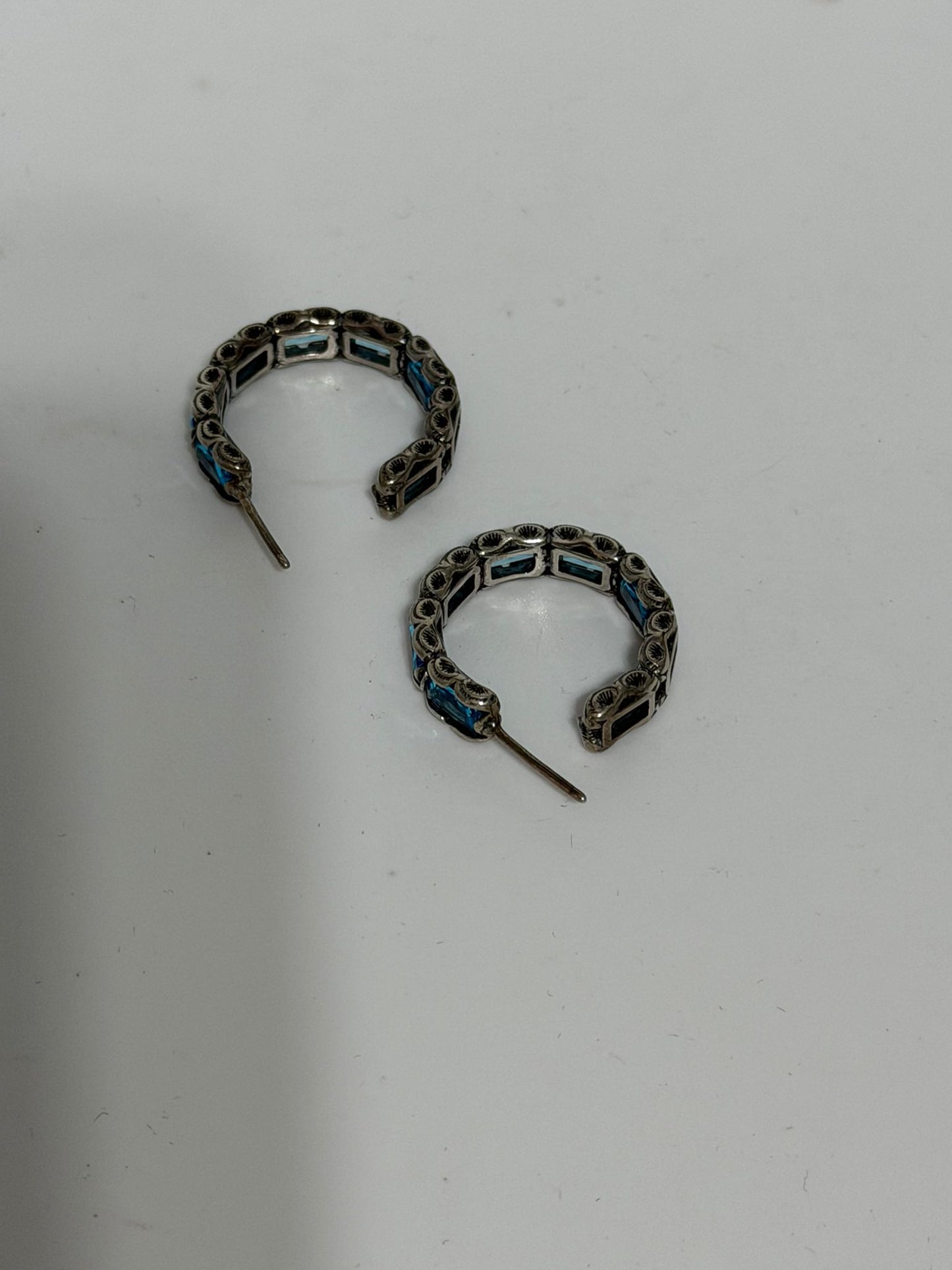 Orecchini a Cerchio in Argento 925 con Pietre Topazio Azzurro