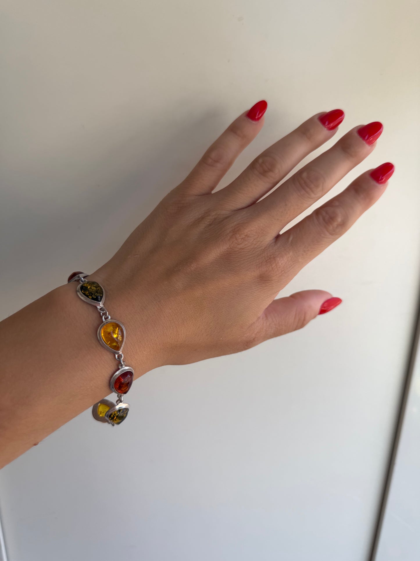 Bracciale in Argento 925 con Ambra Baltica a Tre Colori – Marrone, Gialla e Verde