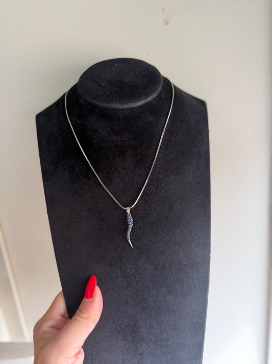 Collana in argento 925 con corno e zirconi blu