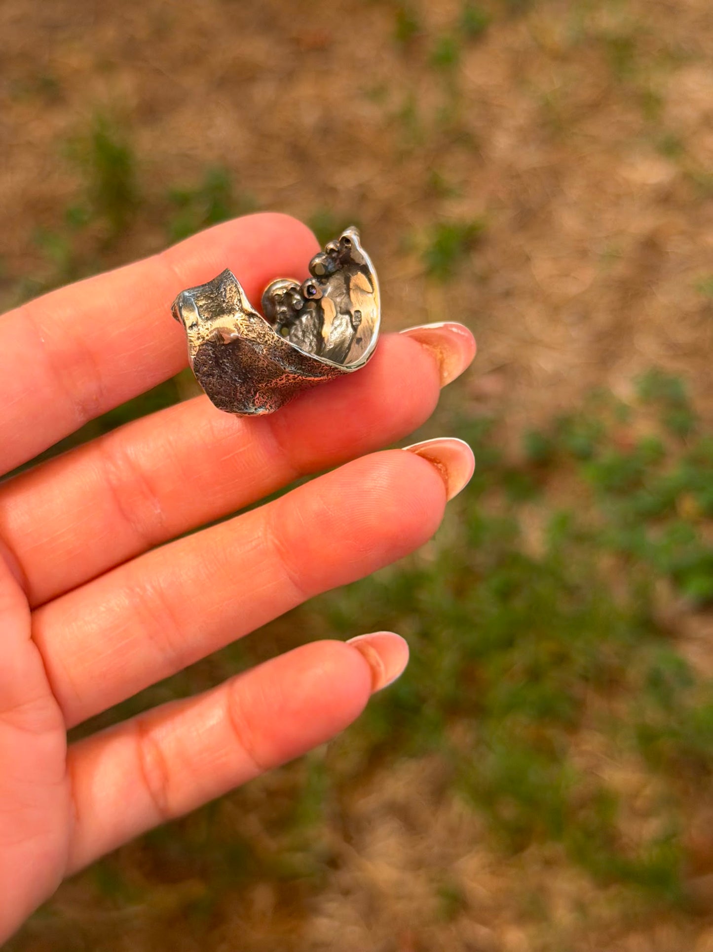 Anello a Fascia Larga in Argento 925 Brunito con Ametista, Smeraldo, Rubino e Zaffiro