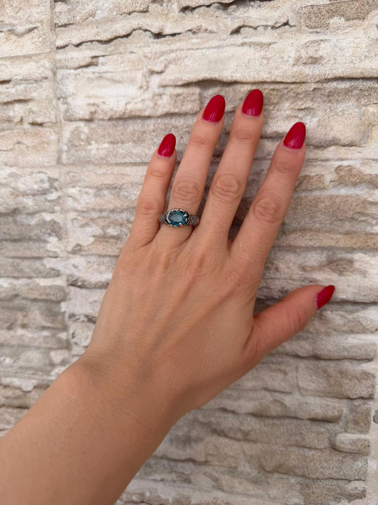 Anello in Argento 925 con Acquamarina – Texture Coccodrillo