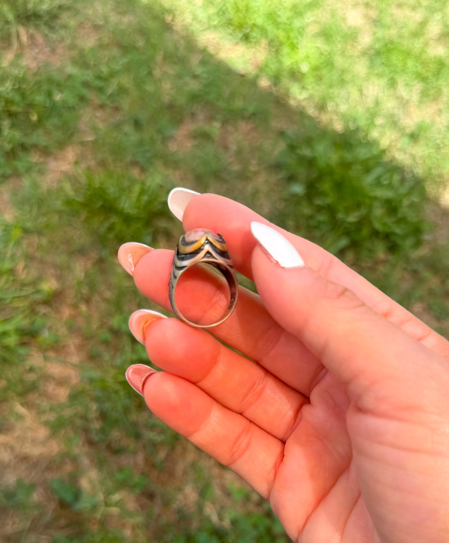 Anello in Argento 925 e Bronzo con Pietra Radice di Rubino – Taglio Sfaccettato