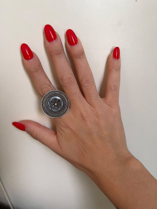 Anello in argento 925 con fiore etnico – regolabile