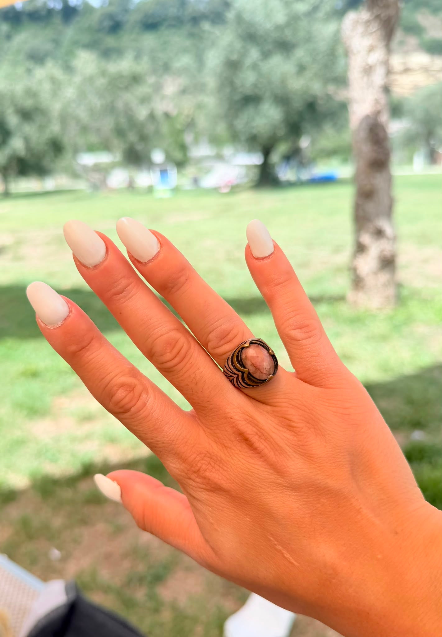 Anello in Argento 925 e Bronzo con Pietra Radice di Rubino – Taglio Sfaccettato