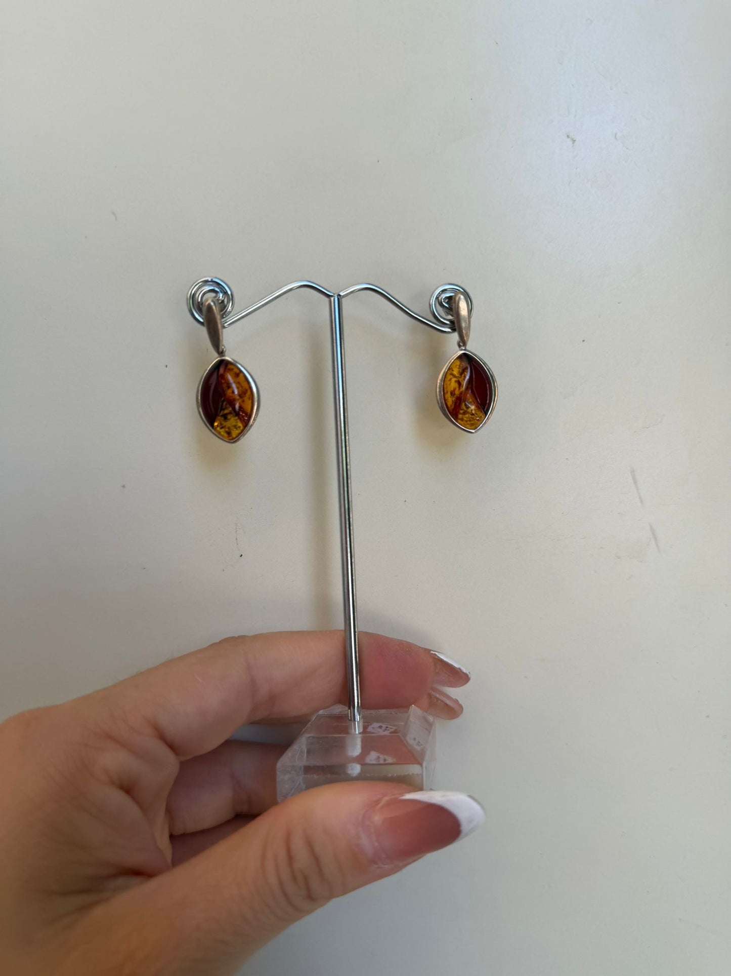 Orecchini a Goccia in Argento 925 con Ambra Tre Colori – Pietra Naturale
